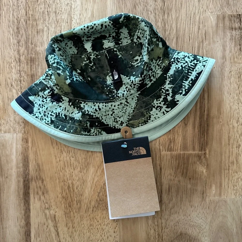 The North Face  Class V Reversible Bucket Hat‎ Kids Size Small Camo